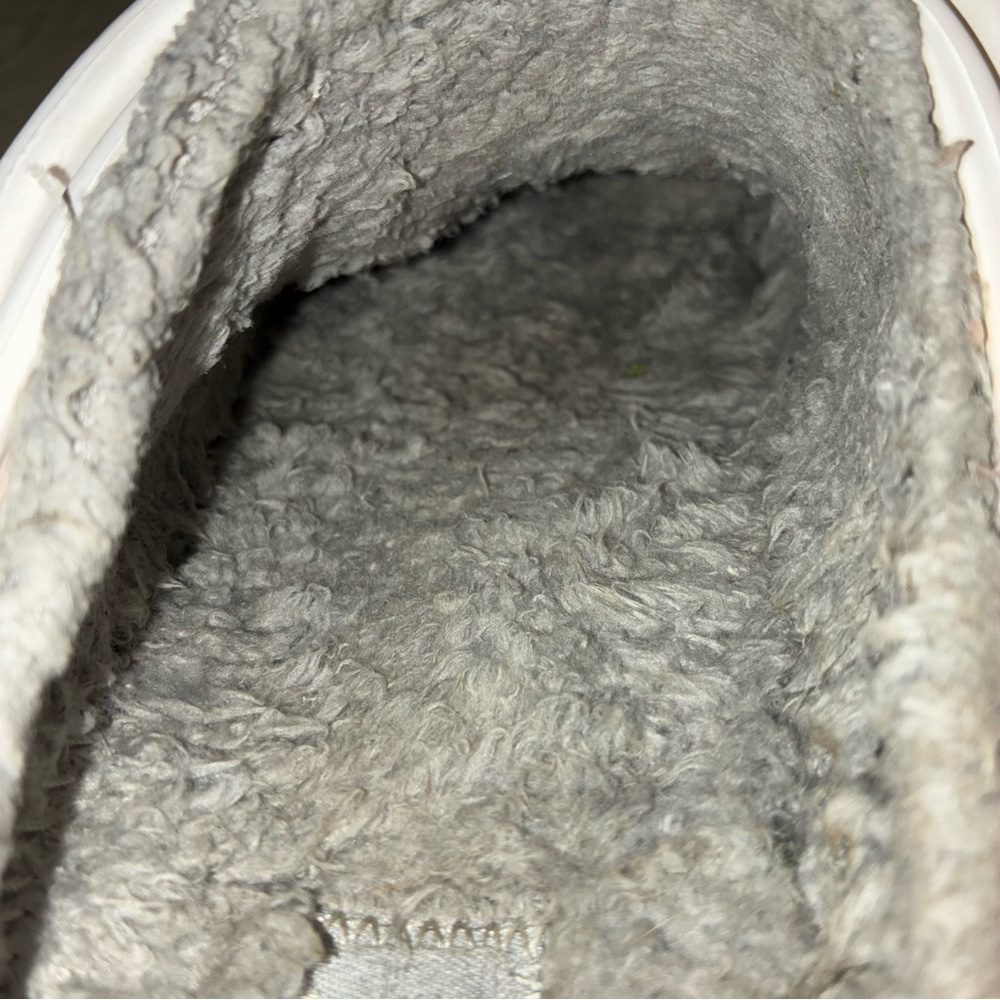 Crocs Classic Baya Fur Lined Clogs Shoes (White/Grey) - Picture 8 of 14